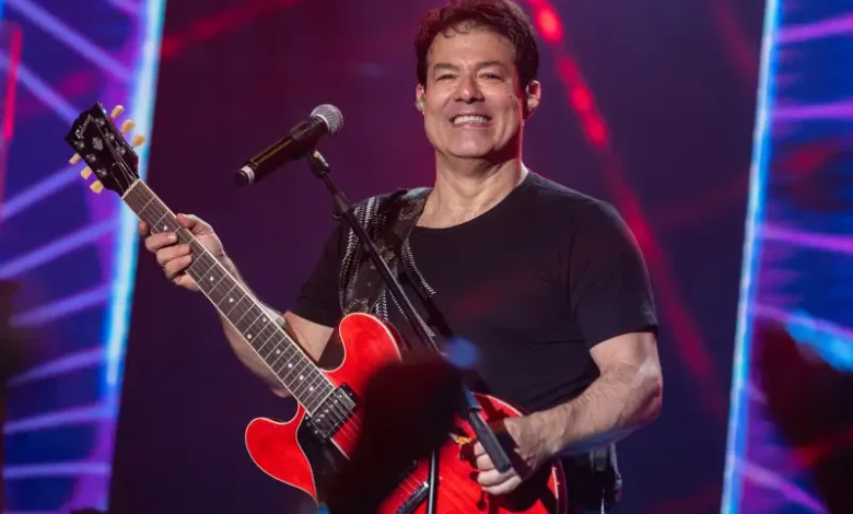 Alex Cohen se apresenta turnê na Cidade das Artes neste sábado, dia 12