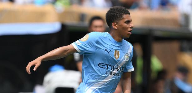 Rico Lewis, lateral direito do Manchester City, em ação no Mundial de Clubes