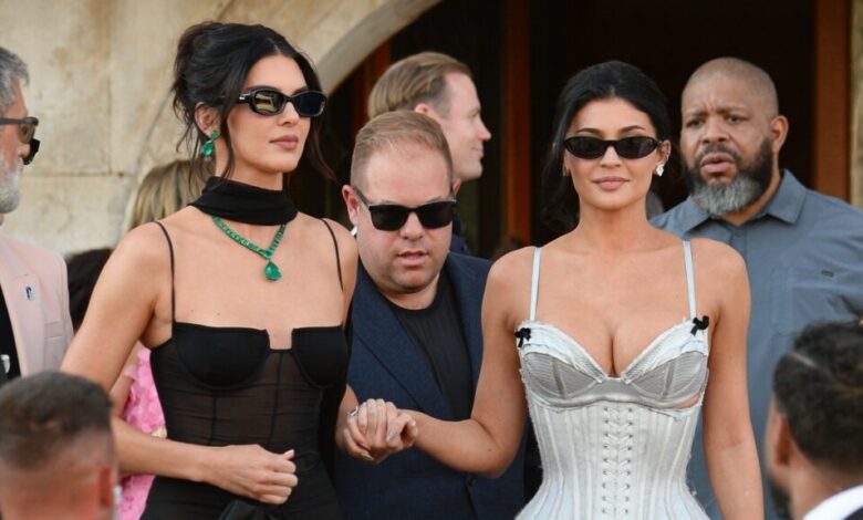 See All the Guest Arrivals at Jeff Bezos and Lauren Sánchez’s Wedding Ceremony—and Their Fashion