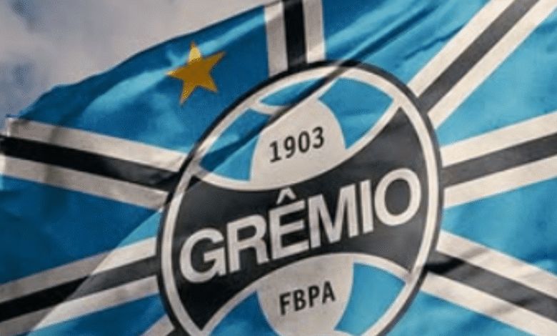 Ele já jogou pelo Barcelona e PSG e agora pode assinar com o Grêmio