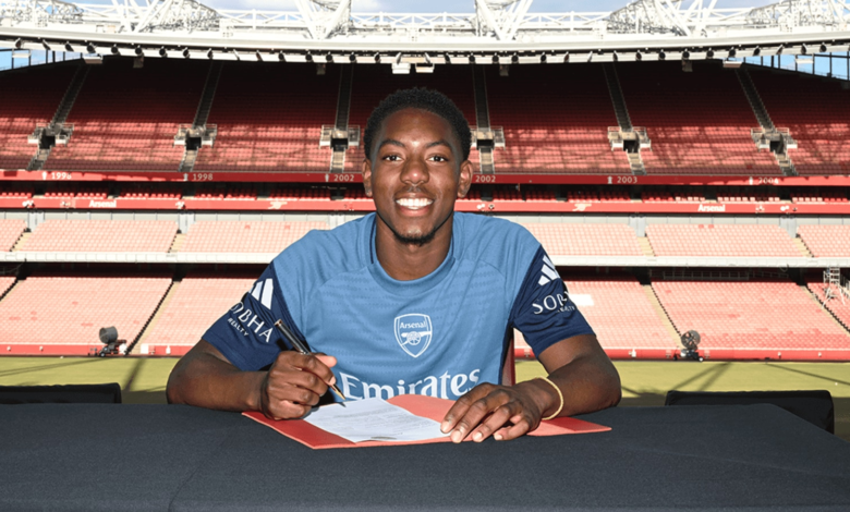 Myles Lewis-Skelly signs new contract