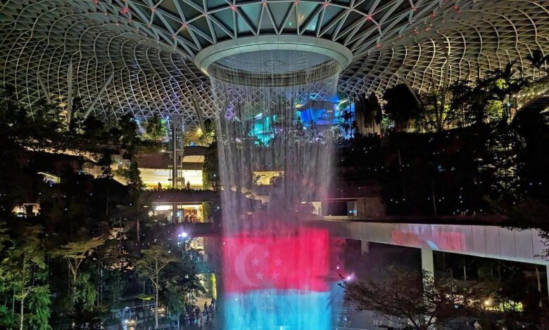 BDCHANGI25 - Jewel Marks SG60 com um show de luz e música especial. Crédito: Changi Airport Group