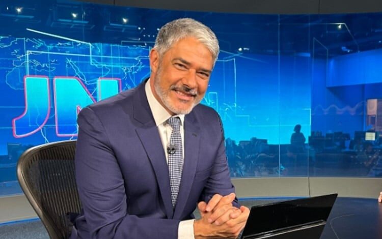 William Bonner completa 39 anos na Globo e celebra trajetória com fotos raras