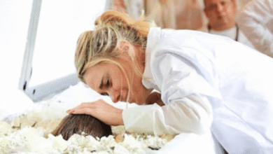 Especialista analisa ato de Carolina Dieckmann no velório de Preta Gil: 'Lágrimas''
