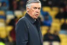 Ancelotti masca chiclete para deixar o cigarro de lado -