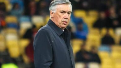 Ancelotti masca chiclete para deixar o cigarro de lado -