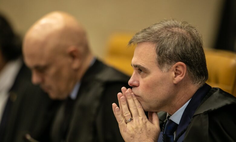 André Mendonça será relator de nova ação que tenta paralisar processo sobre trama golpista