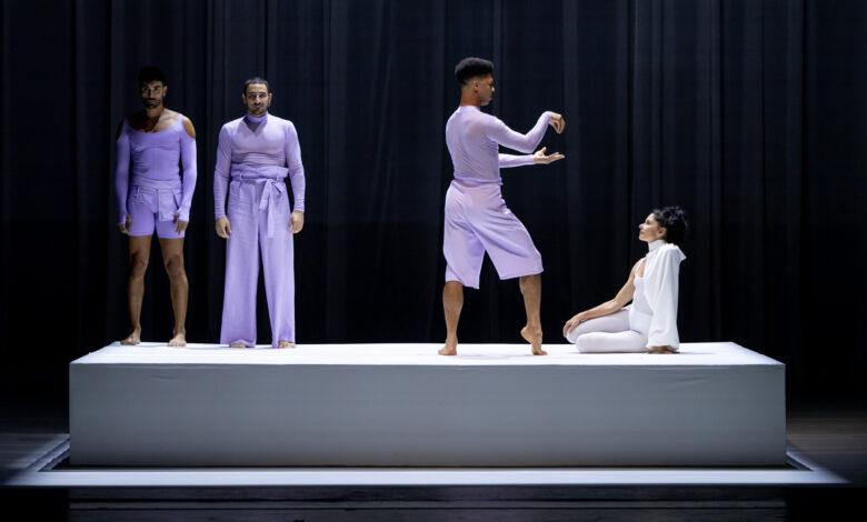 Foto bailarinos do Balé da Cidade durante uma apresentação