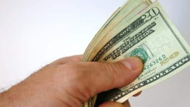 Bolsa recua e dólar cai a R$ 5,42; menor valor desde setembro de 2024