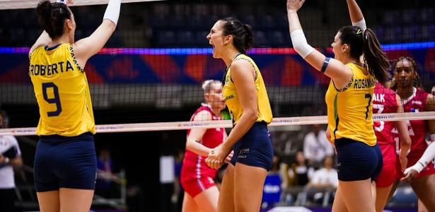 Jogadoras do Brasil comemoram ponto durante vitória sobre a França, na Liga das Nações feminina