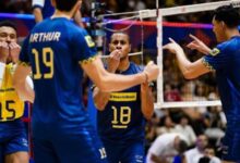 Jogadores do Brasil celebram durante vitória contra a Turquia, na Liga das Nações de Vôlei