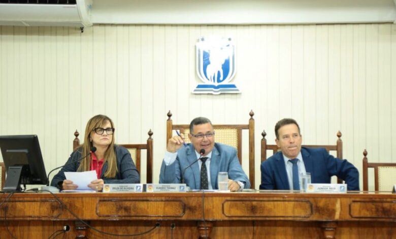 Câmara de Caxias aprova orçamento de 5 bilhões e entra em recesso