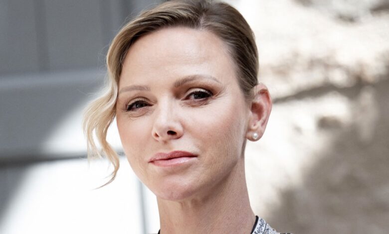 En voyage en Auvergne, Charlène de Monaco se laisse séduire par une robe en soldes, signée par la griffe fétiche des princesses