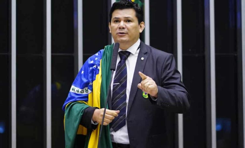 Conselho de Ética instaura processo que pode cassar mandato de Gilvan da Federal