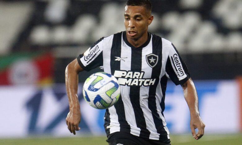 Corinthians avalia a contratação de ex-atacante do Botafogo