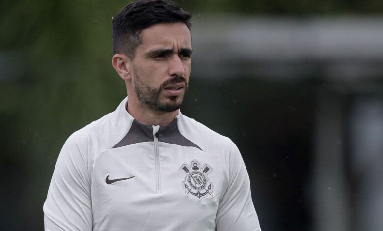Coronado é anunciado por novo clube após deixar o Corinthians