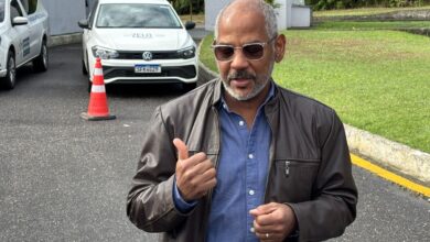 corpo de jovem morta na Indonésia não será cremado para o caso de exumação ser necessária; velório acontece em Niterói
