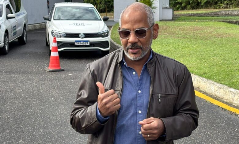 corpo de jovem morta na Indonésia não será cremado para o caso de exumação ser necessária; velório acontece em Niterói