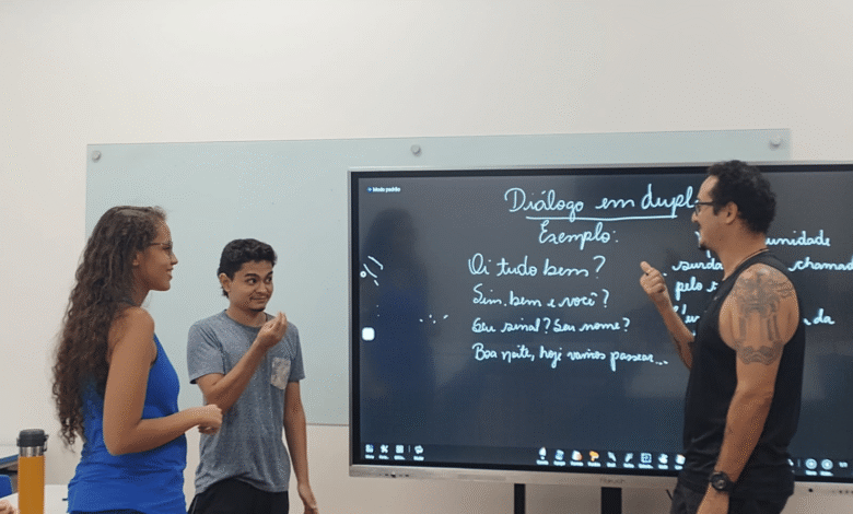Prefeitura de BH promove curso gratuito de Libras para servidores municipais