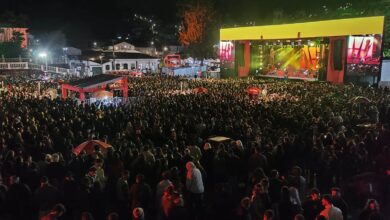 Dinho Ouro Preto se emociona ao falar da ligação com a cidade histórica durante show de aniversário