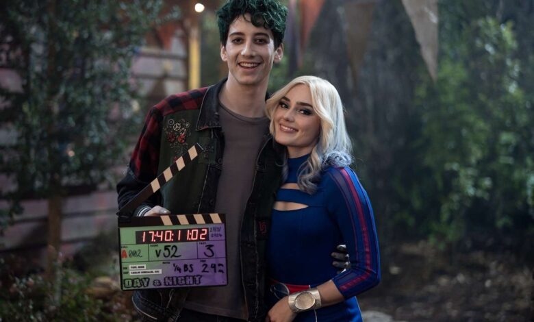 ZOMBIES 4: DAWN OF THE VAMPIRES - MILO MANHEIM, MEG DONNELLY