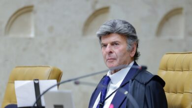 Fux diverge de Moraes e vota contra tornozeleira eletrônica para Bolsonaro