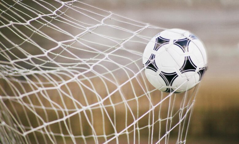 Holdem hat-trick sinks Royals in lively seven-goal thriller