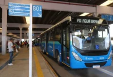 a foto mostra um ônibus em piracicaba, representando o aumento na passagem