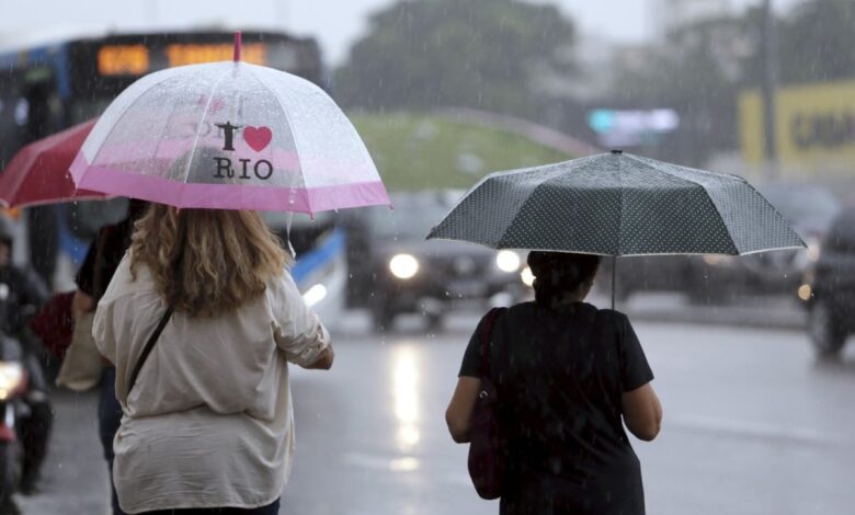 Inmet emite 'alerta laranja' para chuva no RJ, e frio continua no Centro-Sul; veja previsão para esta quarta