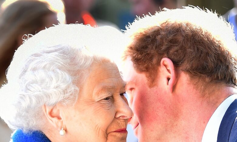 Insiders Unload on Prince Harry’s ‘Betrayal’ of Queen Elizabeth