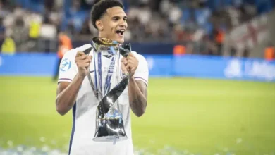 Jarell Quansah troca Liverpool pelo Bayer Leverkusen até 2030