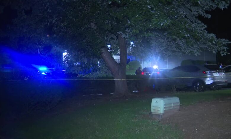 18-year-old gunned down at southwest Atlanta apartment complex