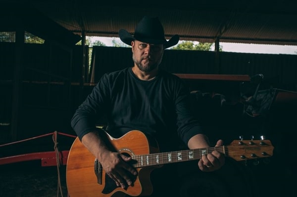 O cantor Mateus Rott se apresenta hoje no Bar Dom Pedro, em Votuporanga (Foto: Divulgação)