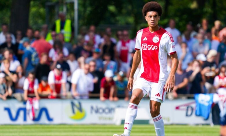 Mokio en Bouwman tonen zich bij Ajax, dat blijft schaven aan hoge druk