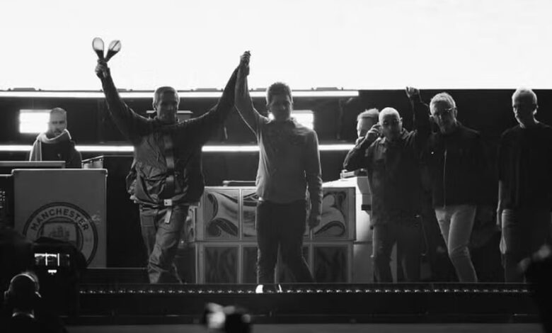 Oasis em seu primeiro show de reunião em Cardiff