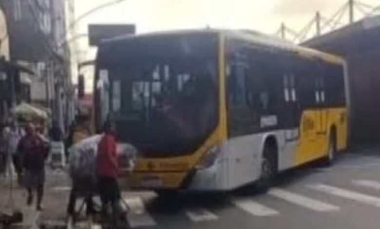 Ônibus e BRT são sequestrados e usados como barricadas em Madureira após operação da PM na Serrinha – Record