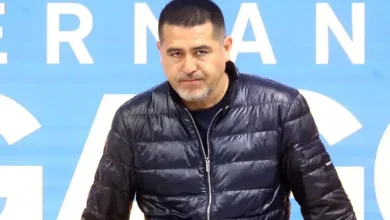 Riquelme piensa incluir a Luis Advíncula en una negociación para sellar su salida de Boca
