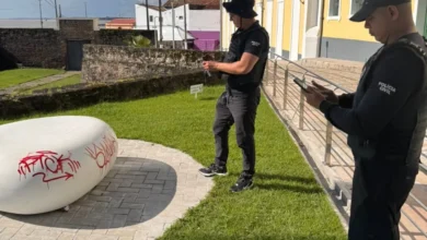 Terceiro suspeito de pichar área tombada se apresenta à Polícia Civil