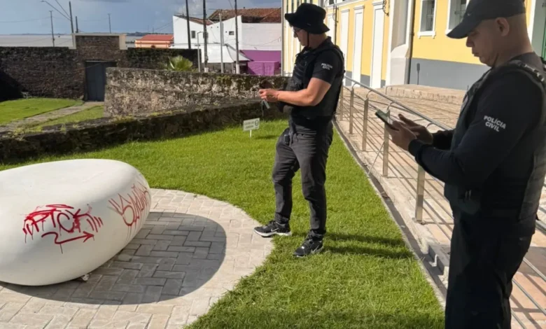Terceiro suspeito de pichar área tombada se apresenta à Polícia Civil