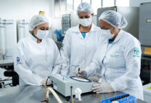 Os alunos da graduação em Biomedicina da Unifor têm à disposição uma infraestrutura de excelência para vivências práticas e de desenvolvimento de pesquisas (Foto: Gabriel Rissi)