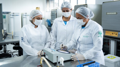Os alunos da graduação em Biomedicina da Unifor têm à disposição uma infraestrutura de excelência para vivências práticas e de desenvolvimento de pesquisas (Foto: Gabriel Rissi)