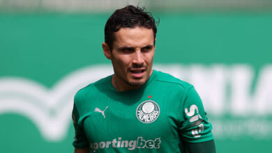 "Supresa" no Palmeiras, Veiga participa de 1º gol no Brasileiro