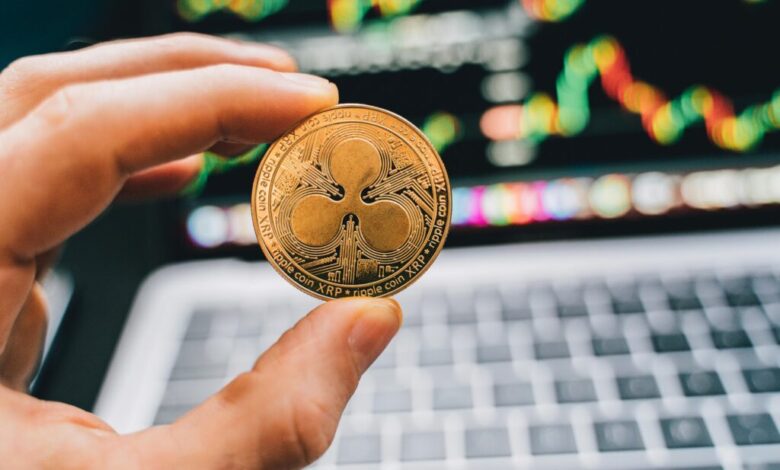 XRP sobe 40% em 1 mês, se consolida como 3ª maior cripto e mira recorde; veja motivos