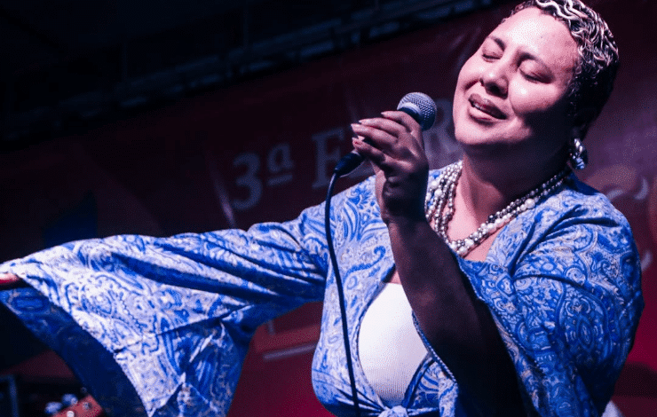 Ada Koffi leva ao Festival Movimento Cidade, em Vila Velha, o show “Sons do Ori”, com repertório autoral inspirado em raízes afro-brasileiras e indígenas. Foto: Reprodução/Instagram