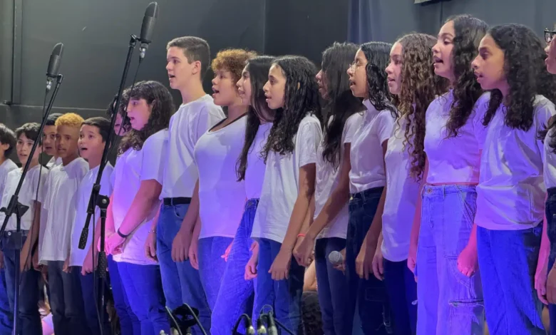 Coral Jovem da cidade se apresenta no Teatro Paulo Freire