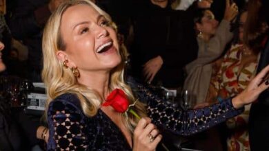 Eliana ganhou rosa em show de Roberto Carlos
