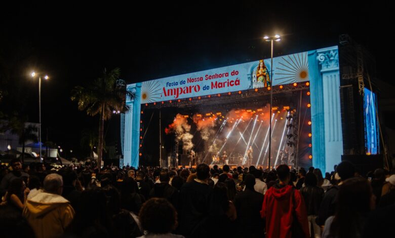 Fé, música e tradição marcam primeiro dia de shows na Festa de N. S. do Amparo