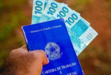 Governo reajusta salário mínimo para 2025; veja novo valor -