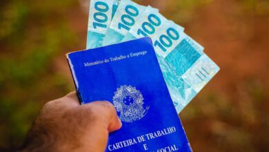 Governo reajusta salário mínimo para 2025; veja novo valor -