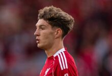Lewis Koumas se junta ao Birmingham por empréstimo para 2025-26